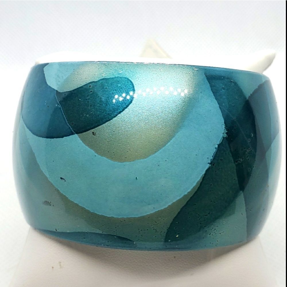 NWT Fashion Jewelry Blue Bangle Bracelet